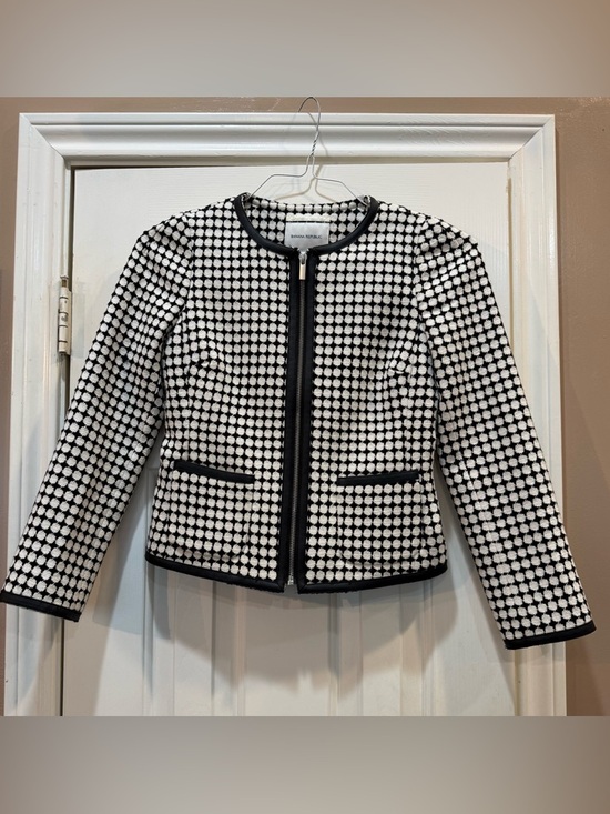 Banana Republic Jackets & Blazers - Banana Republic Black and White Crop Zipper Jacket with Black Trim